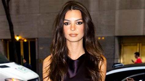 Emily Ratajkowski Responds to Rumor She Got Lip Injections。